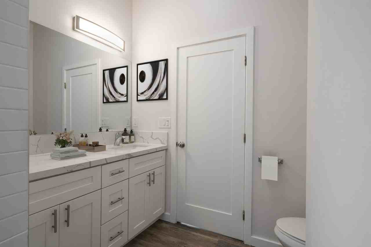5290 Manhasset Dr - Photo 7 of 16