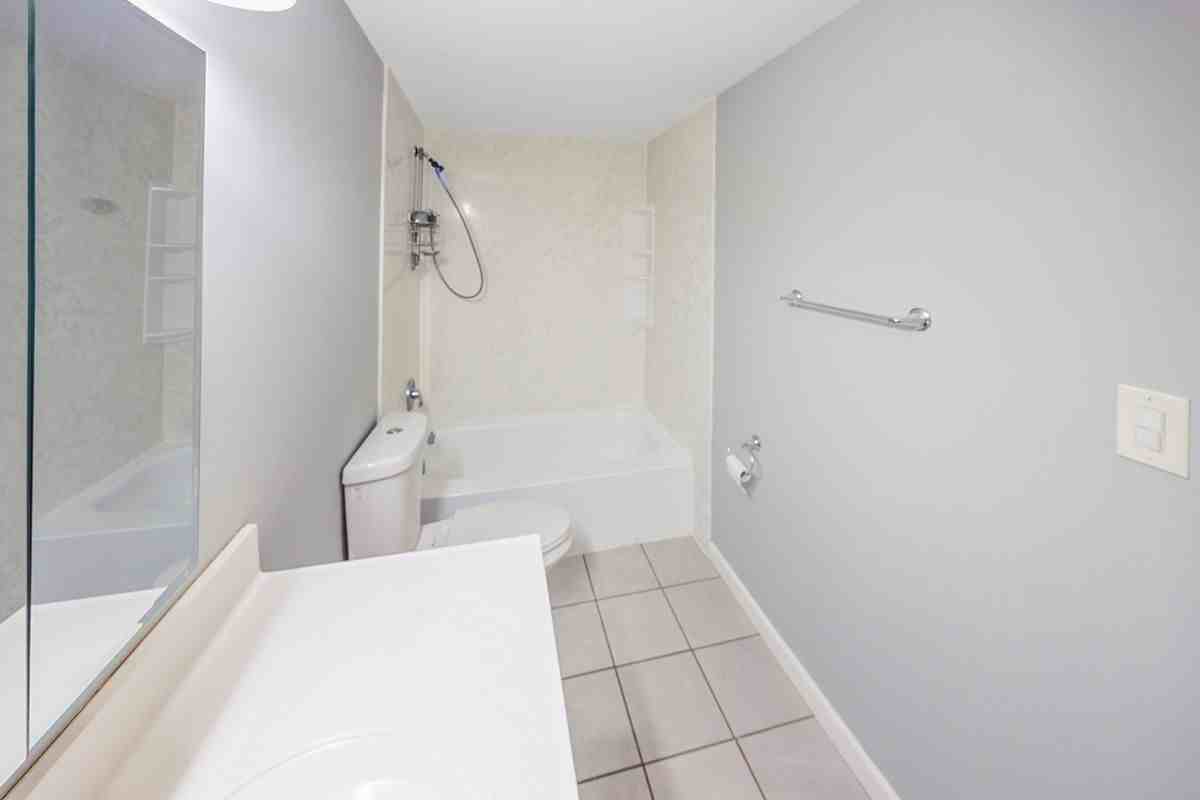 100 Glen Hollow Dr - Photo 2 of 11