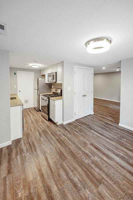 100 Glen Hollow Dr - Photo 3 of 11