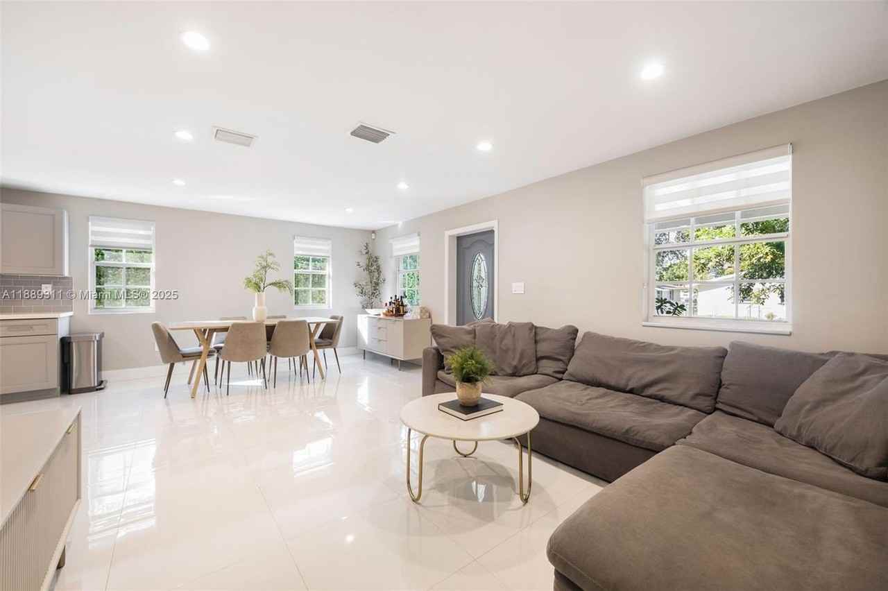 3564 William Ave - Photo 4 of 26