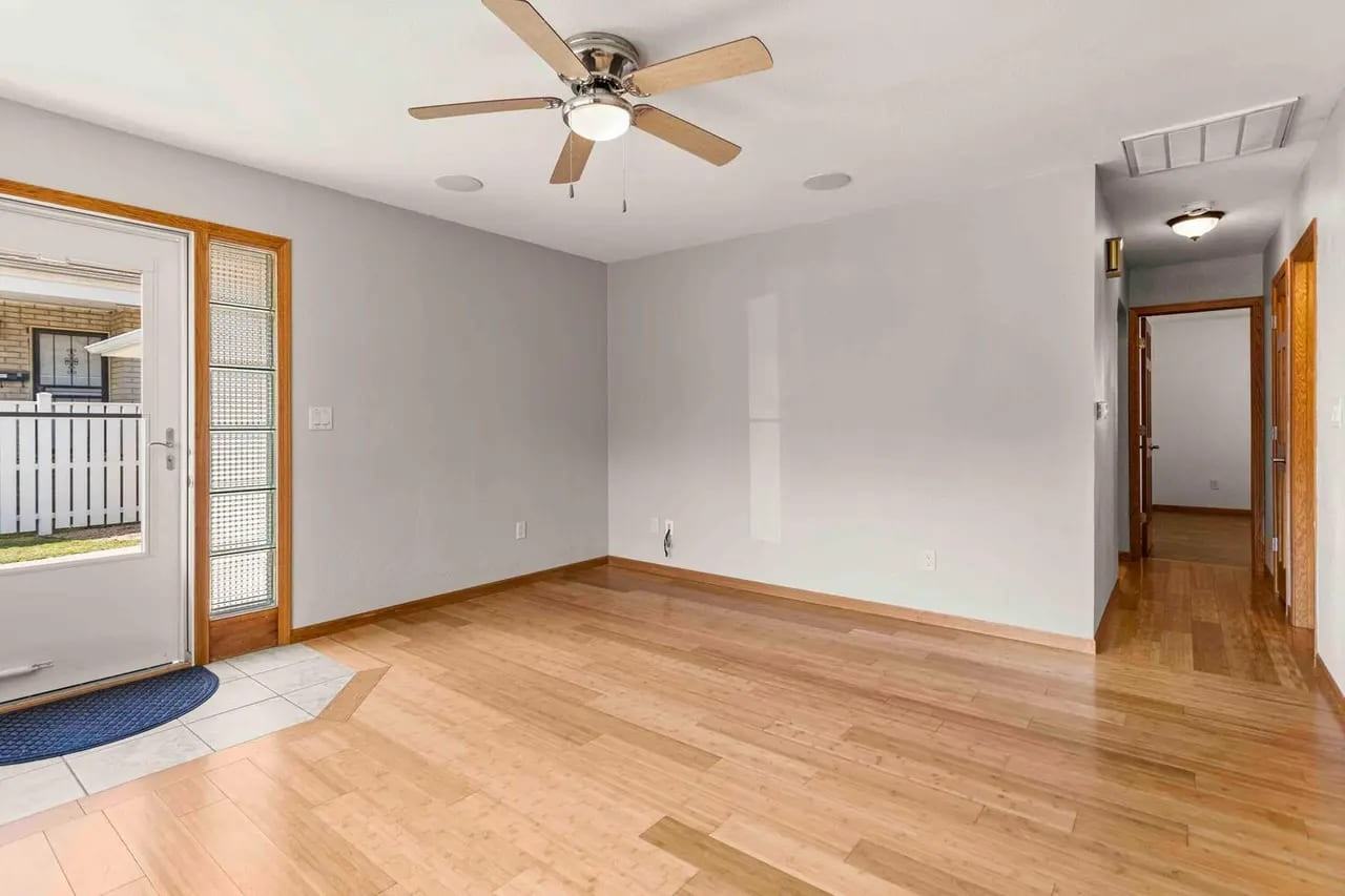 1014 Francis Dr - Photo 3 of 24