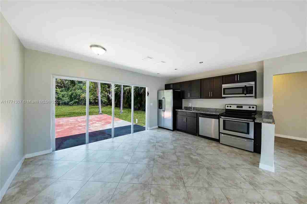 2537 Adams St - Photo 3 of 22