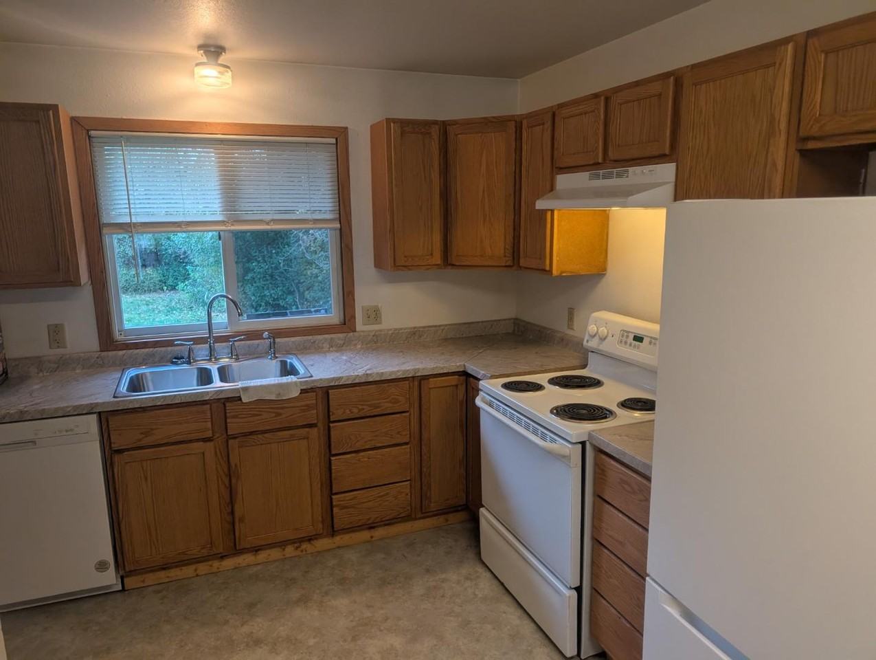 10596 Glenwood - Photo 7 of 18