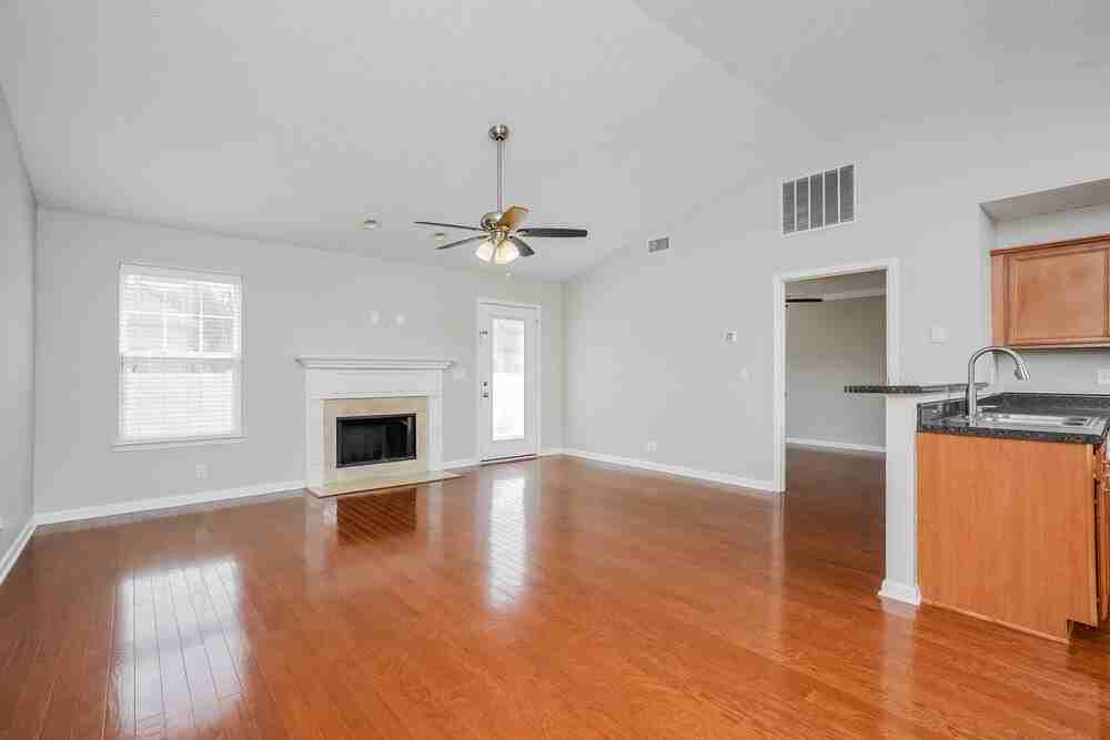 3327 Velvet Ct - Photo 4 of 16