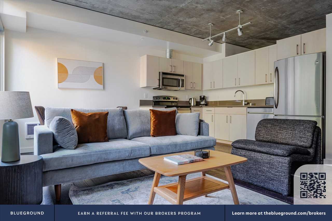 521 Stadium Place South - Photo 4 of 28