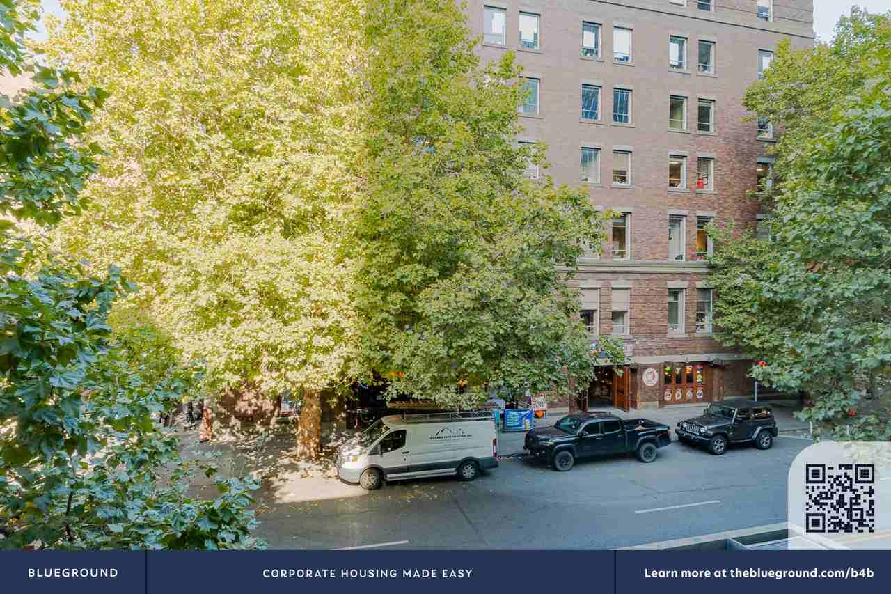 521 Stadium Place South - Photo 5 of 28