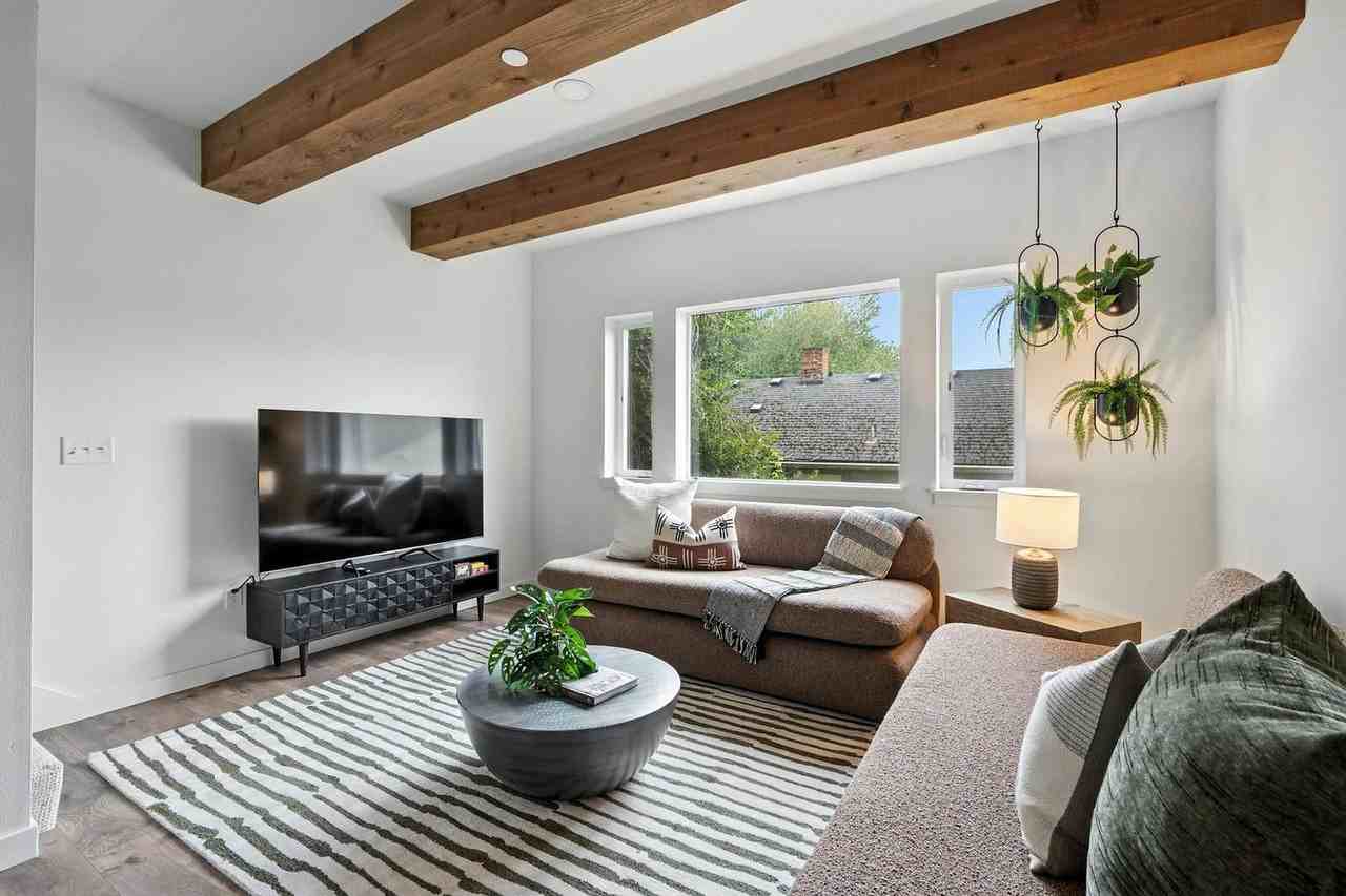 925 Northeast 23rd Avenue - Photo 2 of 50