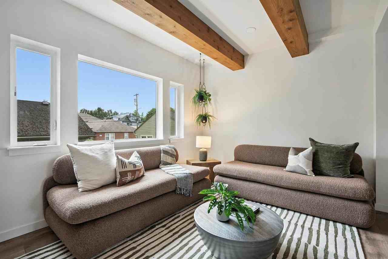 925 Northeast 23rd Avenue - Photo 3 of 50