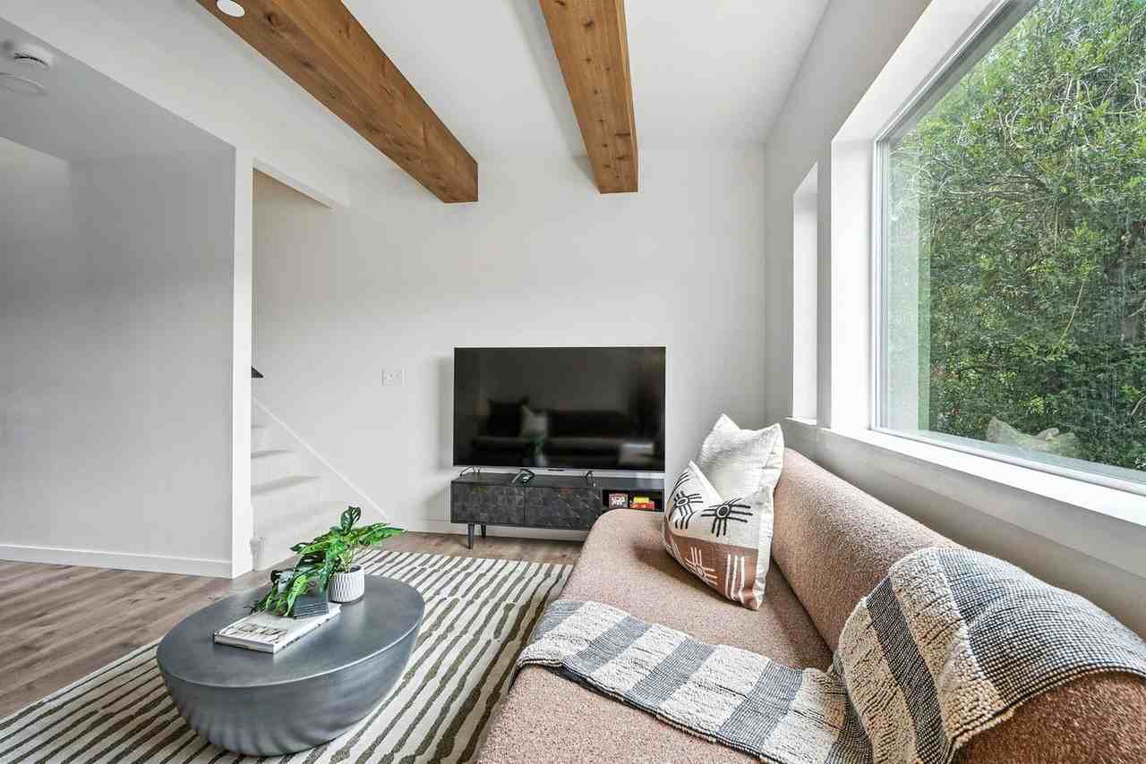 925 Northeast 23rd Avenue - Photo 4 of 50