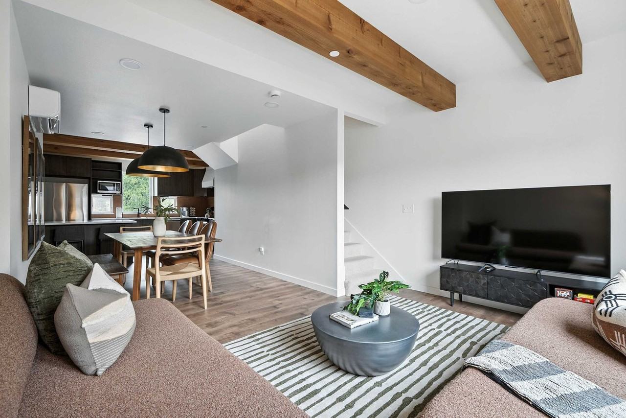 925 Northeast 23rd Avenue - Photo 5 of 50