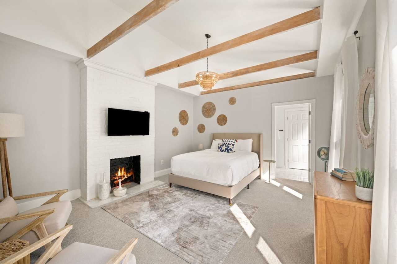 516 E 12th St #1314562P - Photo 4 of 50