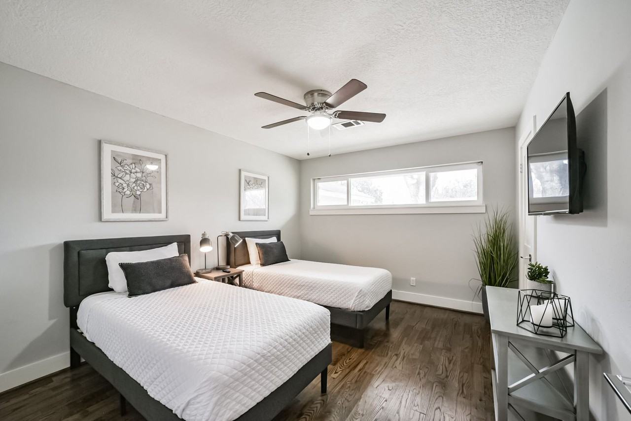 5719 Viking Drive #1316400P - Photo 4 of 30