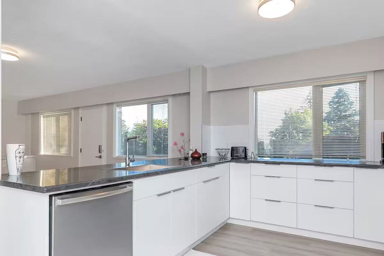 2040 27th Street #1316247P - Photo 3 of 23