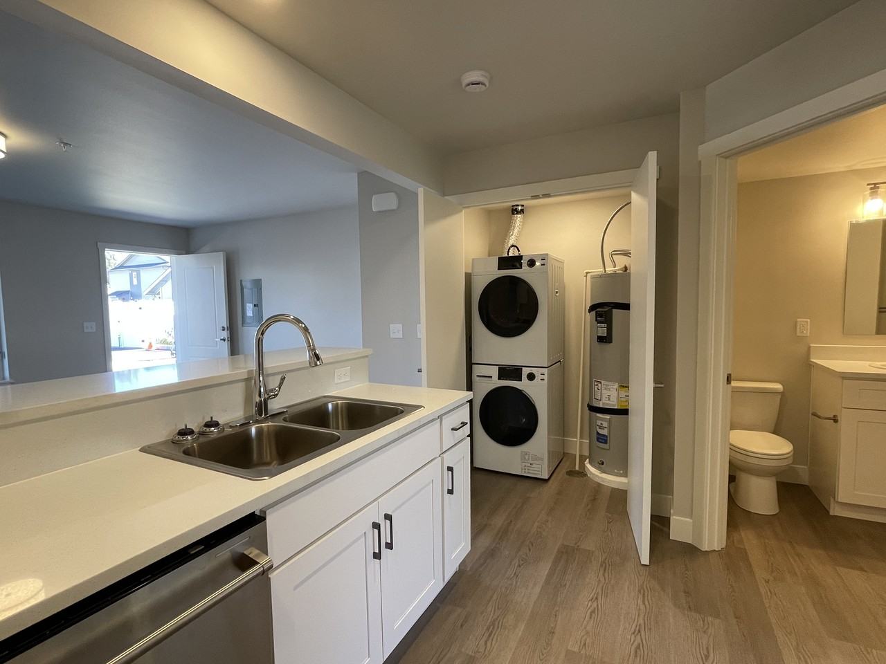 411 6th Street Northeast #A - Photo 7 of 24