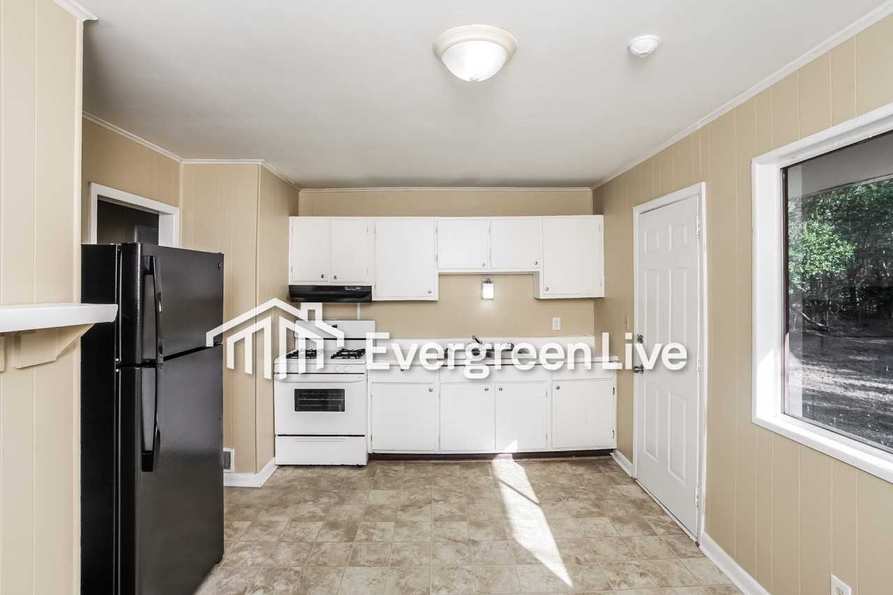 431 Hudson Ave - Photo 6 of 14