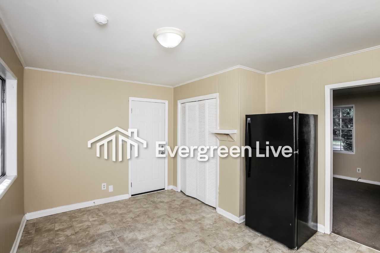 431 Hudson Ave - Photo 4 of 14
