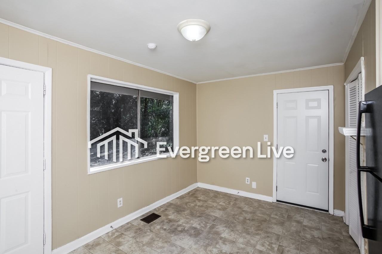 431 Hudson Ave - Photo 7 of 16