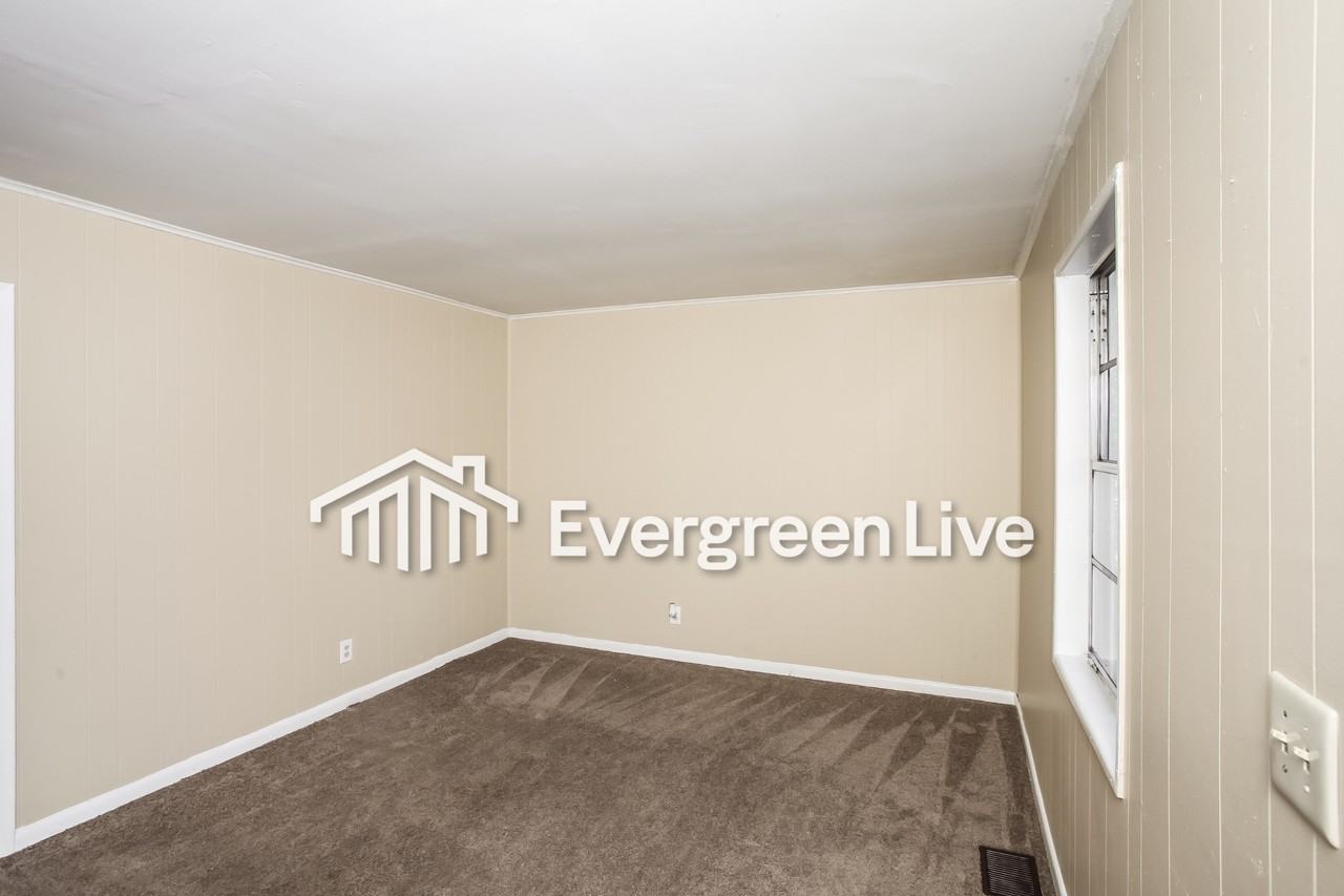 431 Hudson Ave - Photo 3 of 16