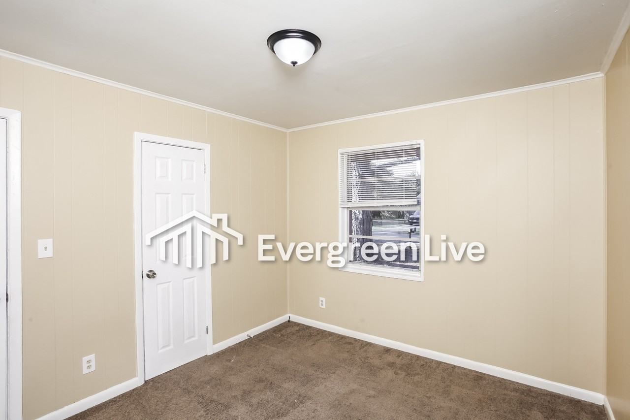 431 Hudson Ave - Photo 4 of 16