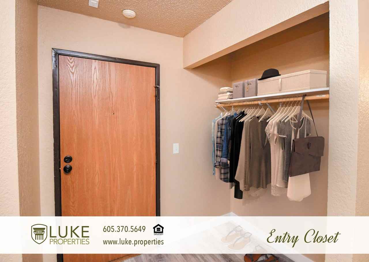 401 South Sycamore Avenue #104 - Photo 3 of 19