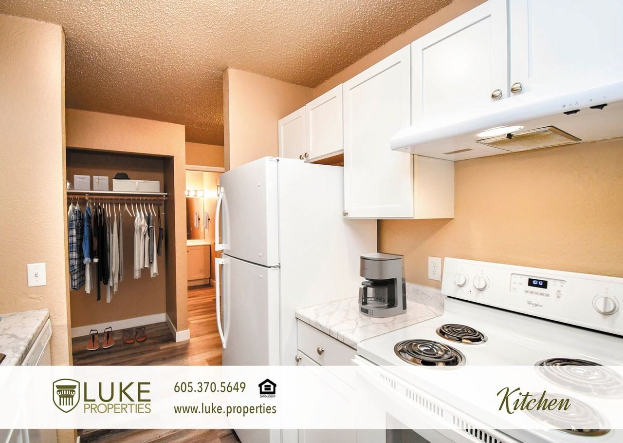 401 South Sycamore Avenue #104 - Photo 5 of 19