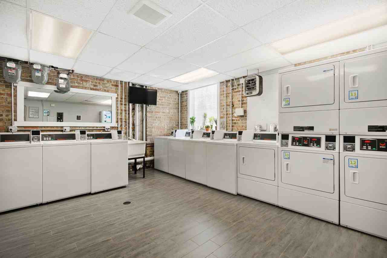 6100-6118 N Winthrop Ave   1058-1114 W Glenlake Ave - Photo 4 of 50