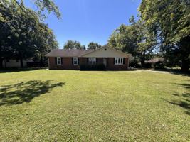 featured image of 3911 Manson Pike