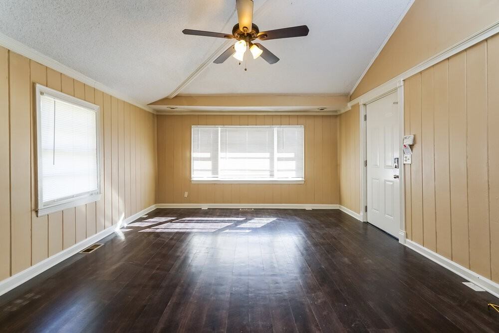 1075 Nebo Rd - Photo 4 of 16
