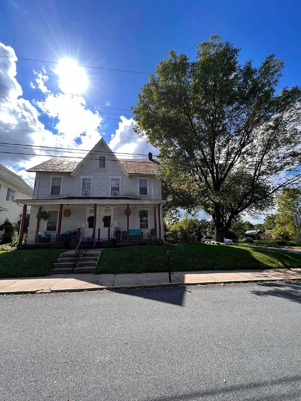 436 E Fairview St - Photo 2 of 10