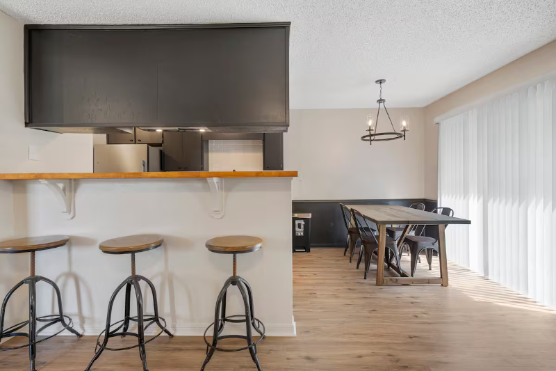 324 N Walnut St - Photo 2 of 16