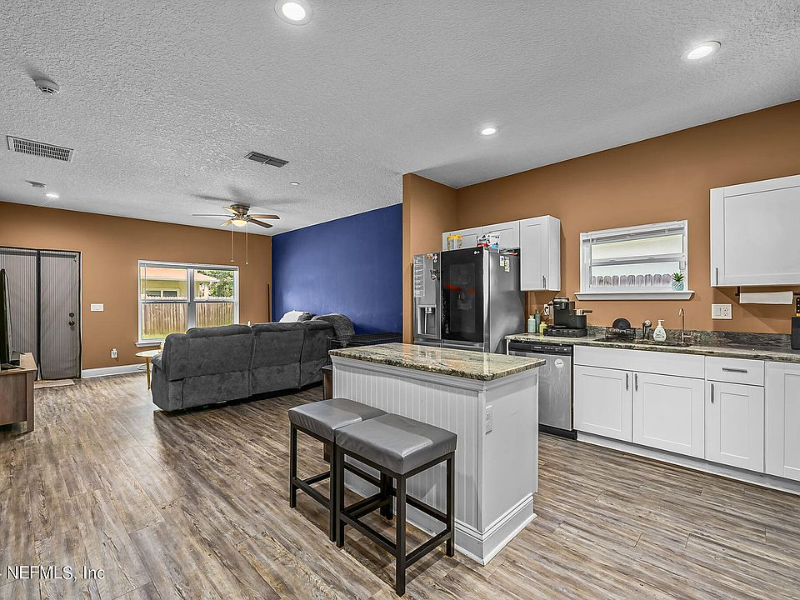 6617 Osceola St - Photo 3 of 11