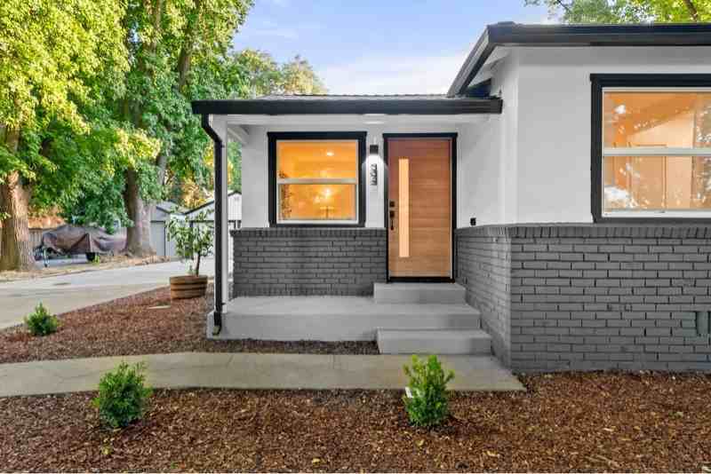 5372 Moddison Avenue - Photo 2 of 13