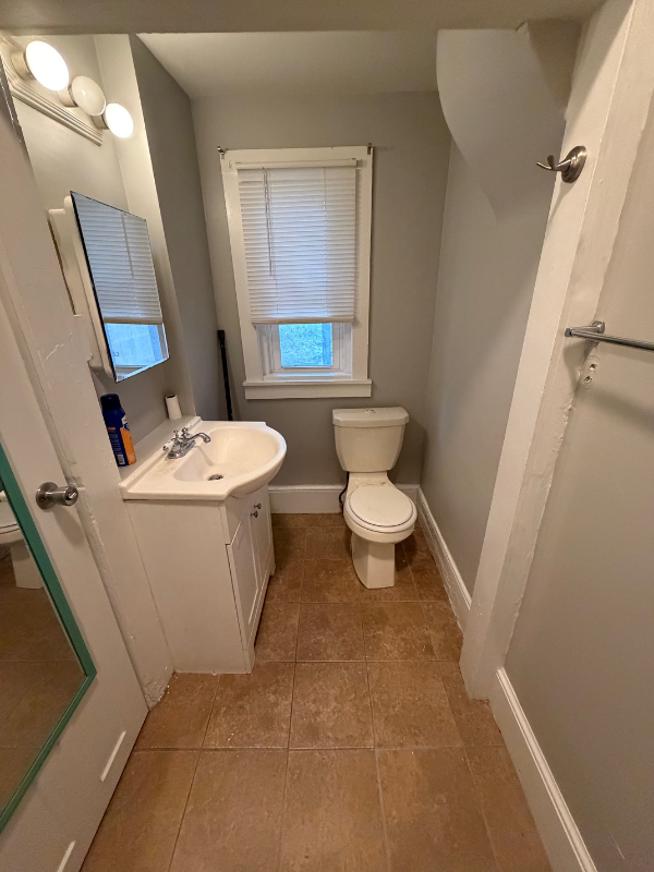 409 S Shippen St #1stFL - Photo 5 of 13