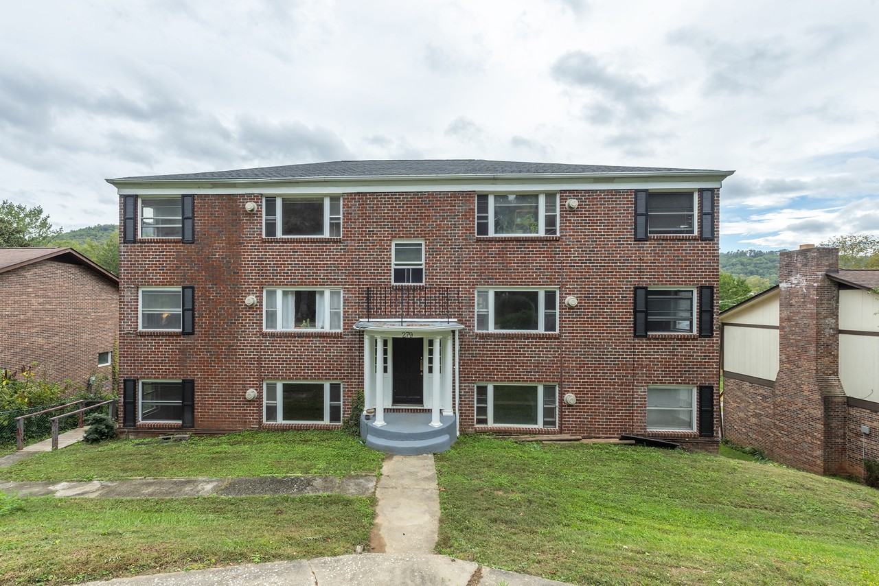 279 Kimberly Ave #1 - Photo 4 of 14