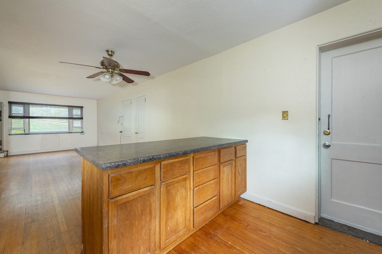 279 Kimberly Ave #1 - Photo 6 of 14