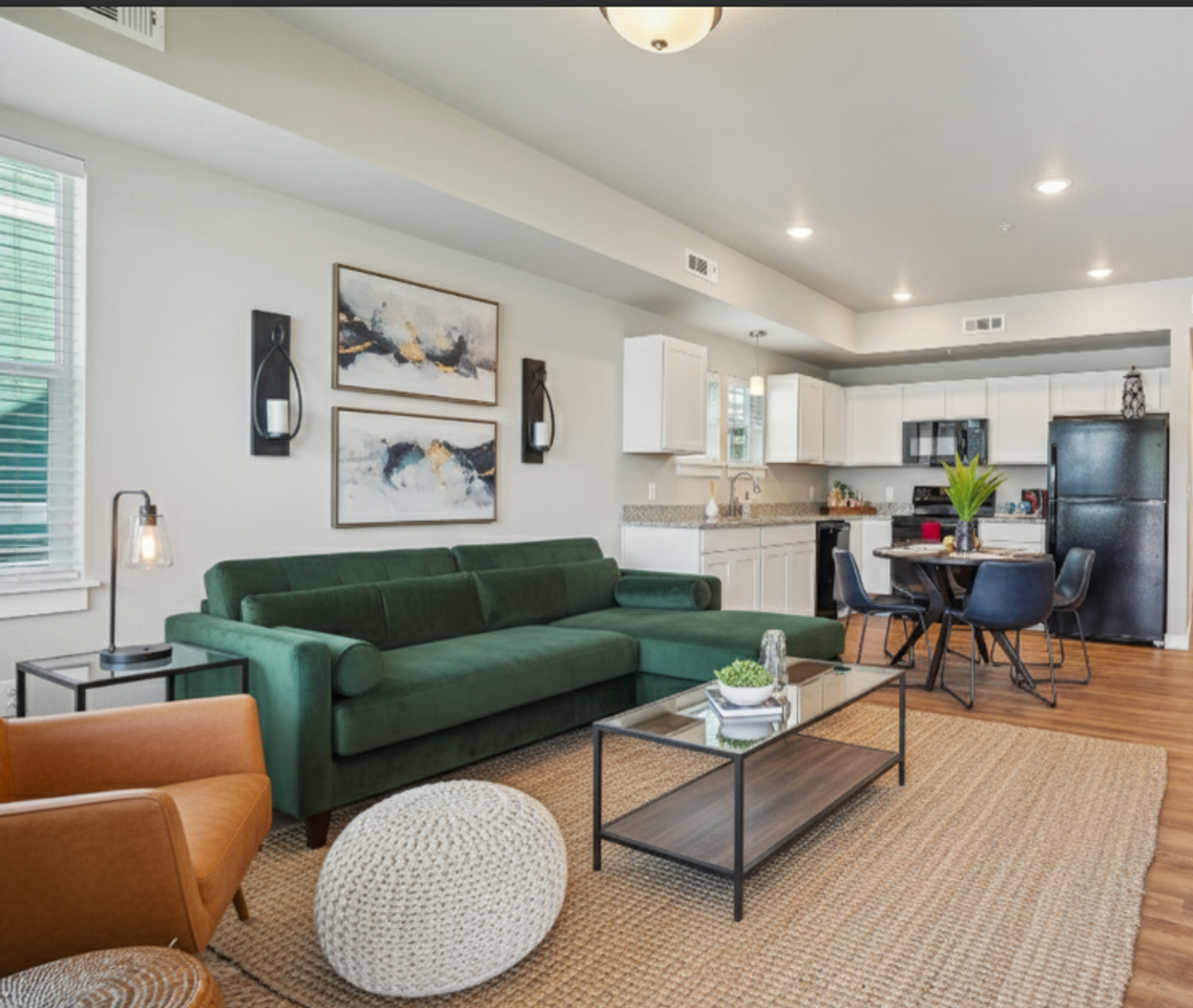 Clover On Cascade - Photo 3 of 12