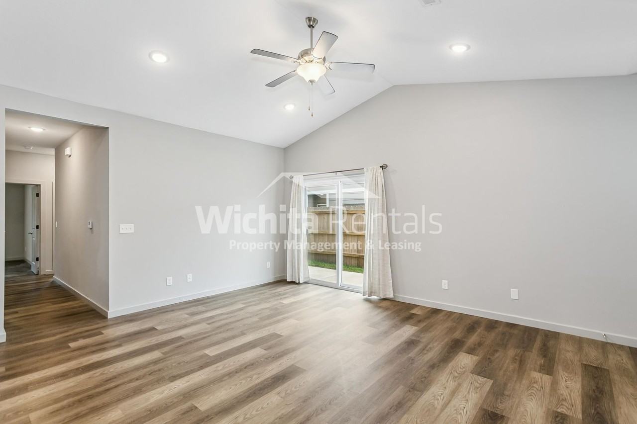 5413 5413 N. Colburn - Photo 2 of 13