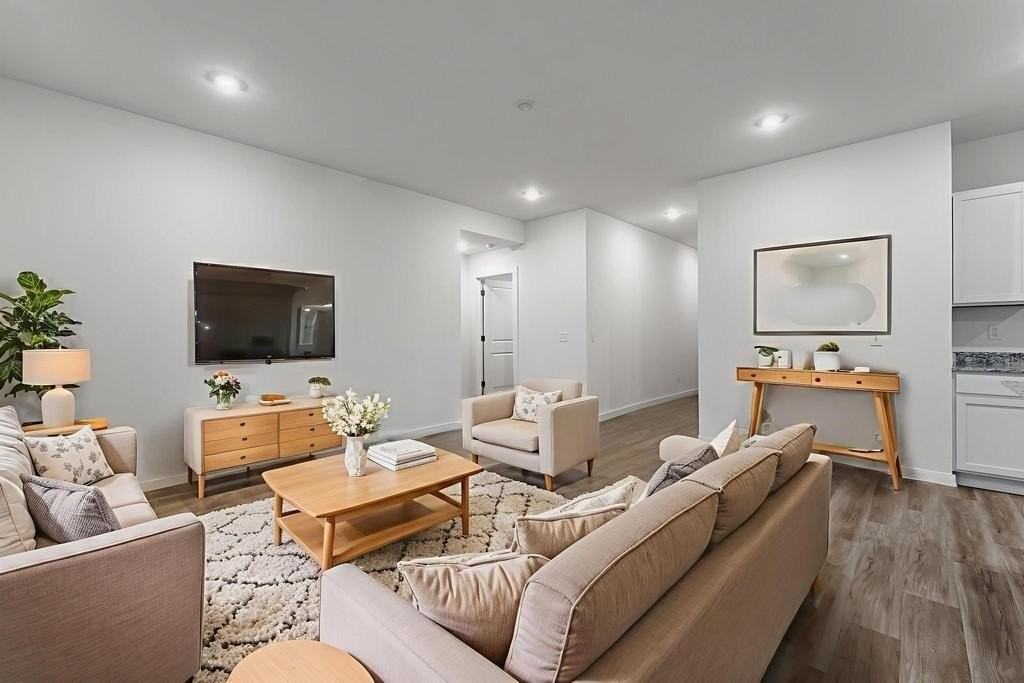 307 Nw Granny Smith St - Photo 3 of 28