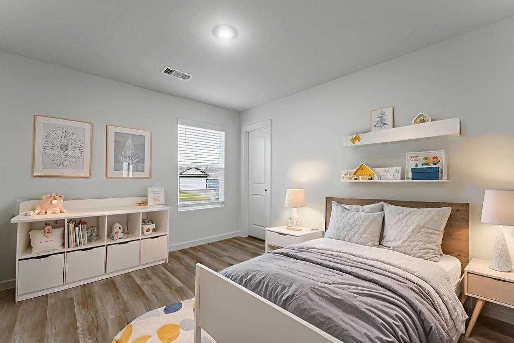 307 Nw Granny Smith St - Photo 6 of 28