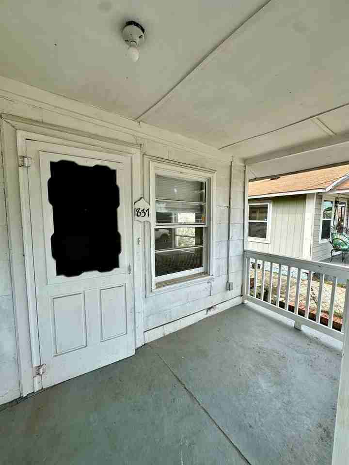 1837 Doscher Ave - Photo 2 of 19