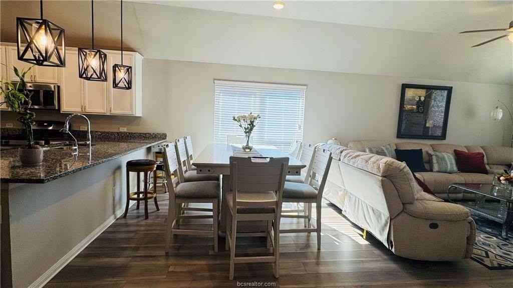 6208 Pocono Dr - Photo 5 of 14