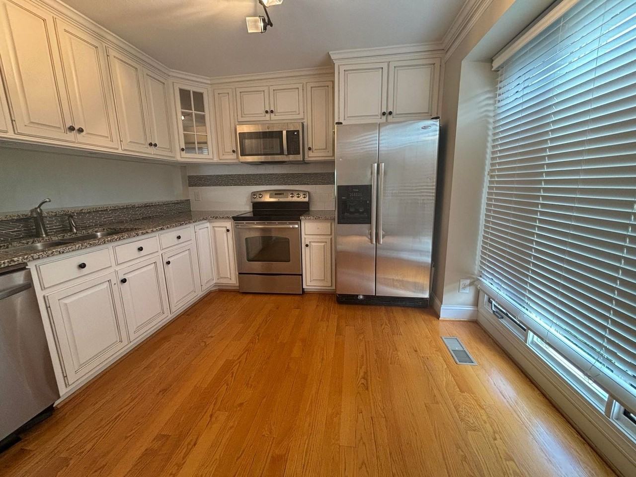 4978 Hunting Hills Cir - Photo 5 of 27