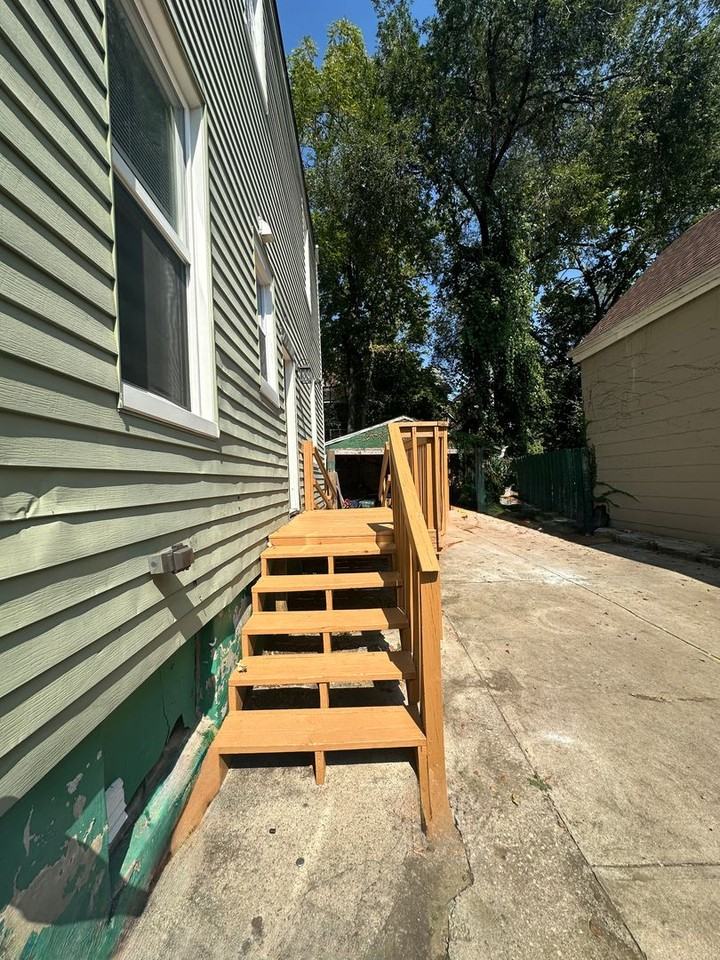 410 Tillotson St - Photo 2 of 47