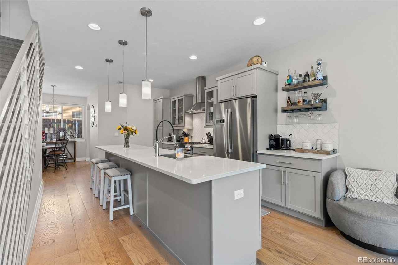 1571 Wolff St - Photo 5 of 34