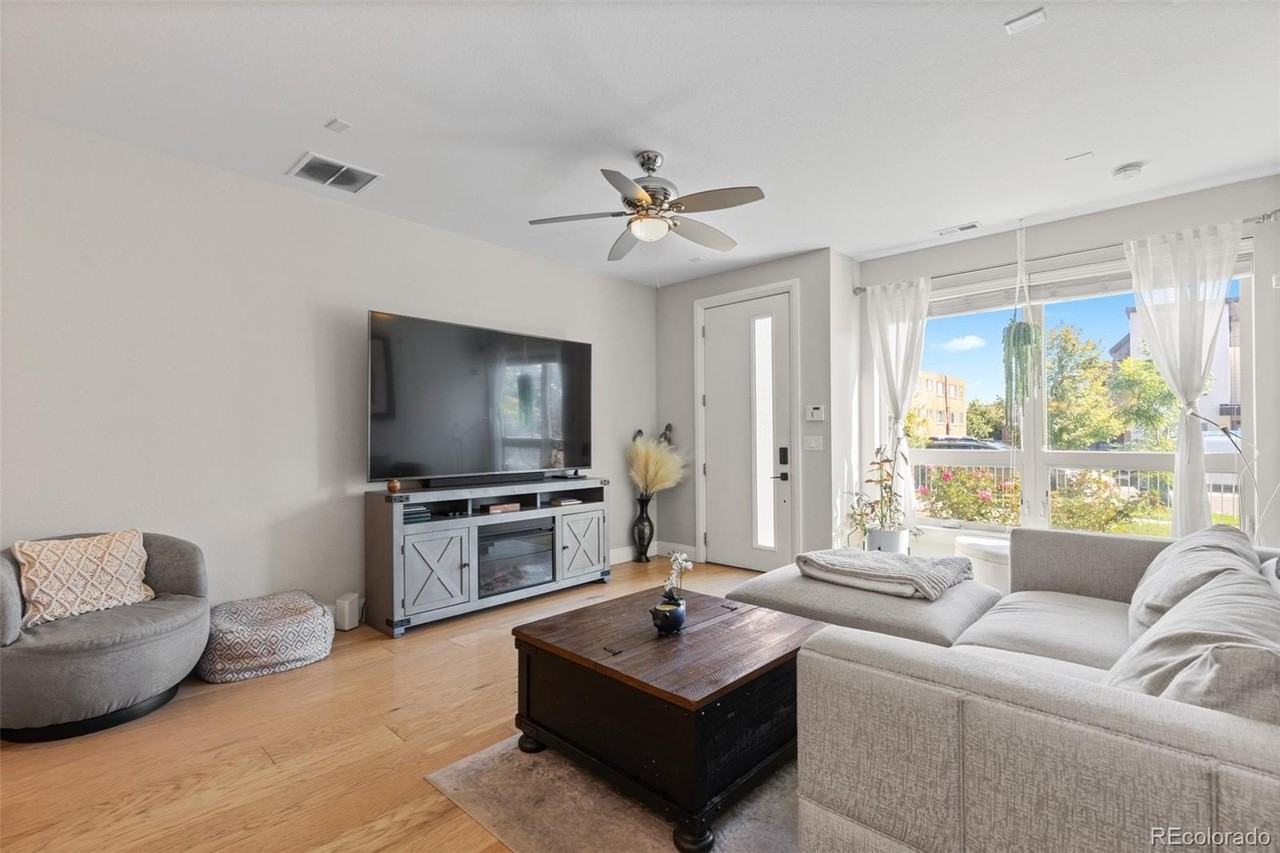 1571 Wolff St - Photo 6 of 34