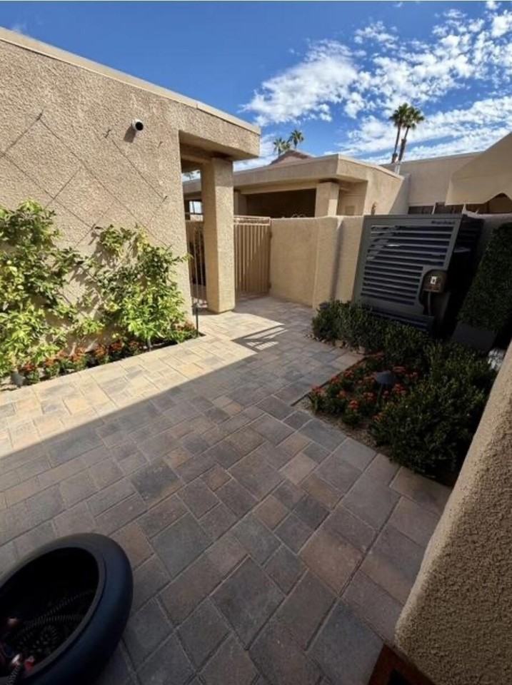 72499 Desert Flower Drive - Photo 2 of 17