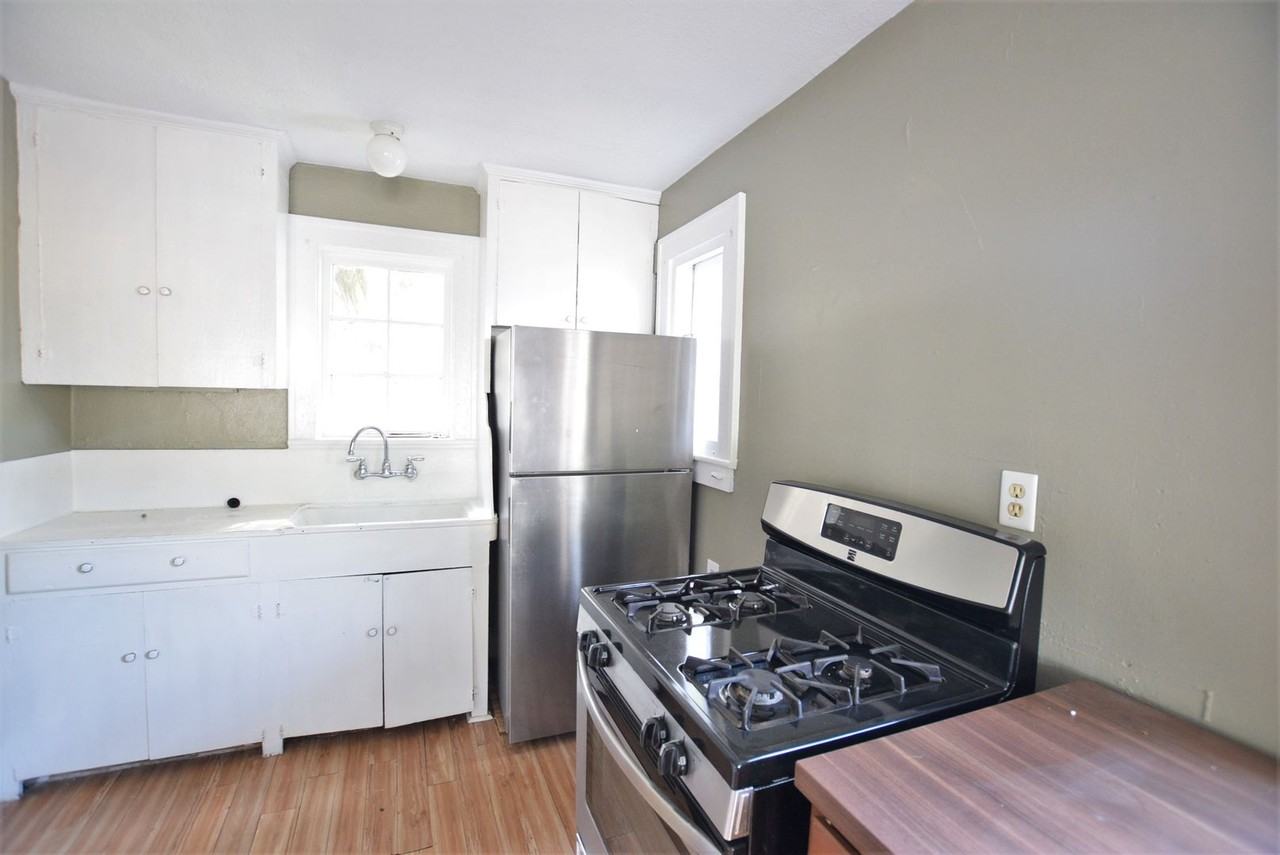 109 James Ave - Photo 4 of 8
