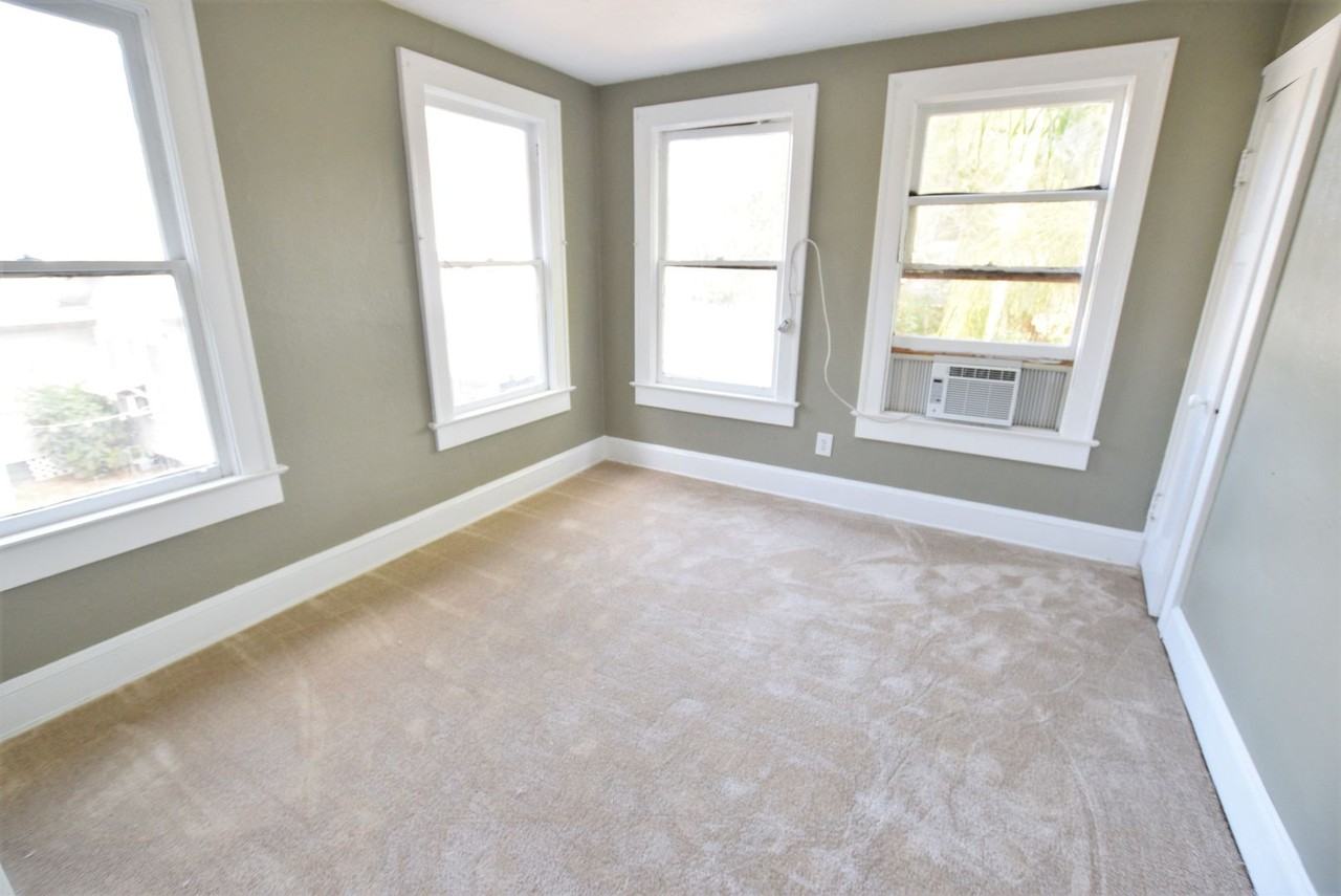 109 James Ave - Photo 5 of 8