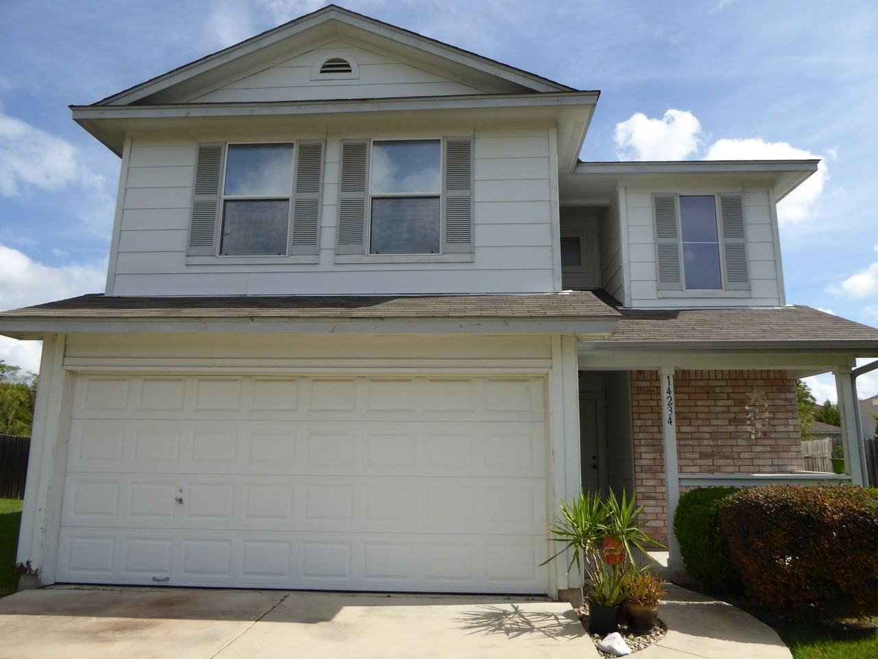 14234 Bobolink Cove - Photo 2 of 17