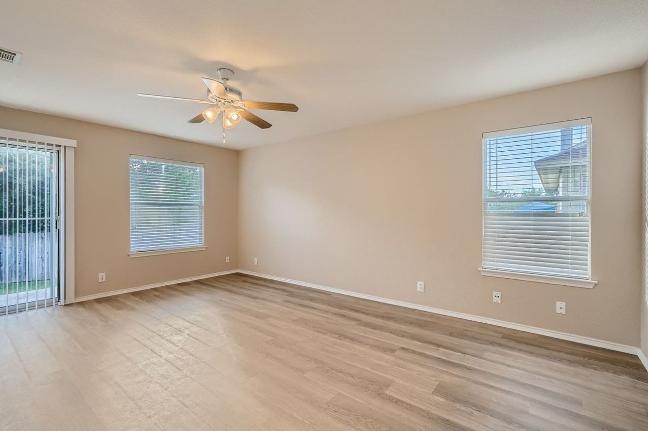 14234 Bobolink Cove - Photo 4 of 17